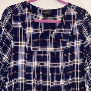 Lane Bryant SZ 14. V-neck blouse.